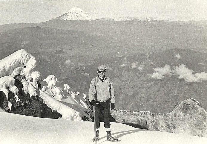 1996. En Riobamba, se enamoró de las cumbres de los nevados y nació su afición por escalar