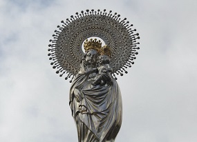 TRES CURIOSIDADES DE NUESTRA SEÑORA DEL PILAR