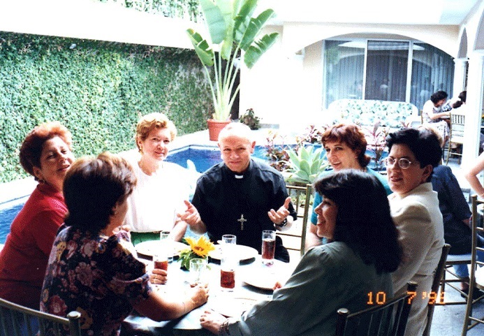 1996, con las comunidades de Guayaquil
