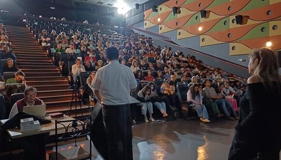 Jesús siembra su doctrina de amor en sus discípulos 